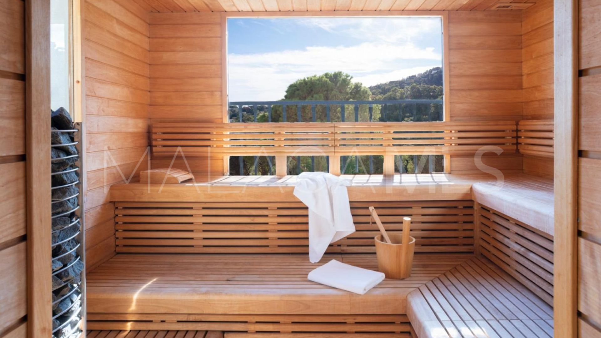 Villa for sale in Benahavis