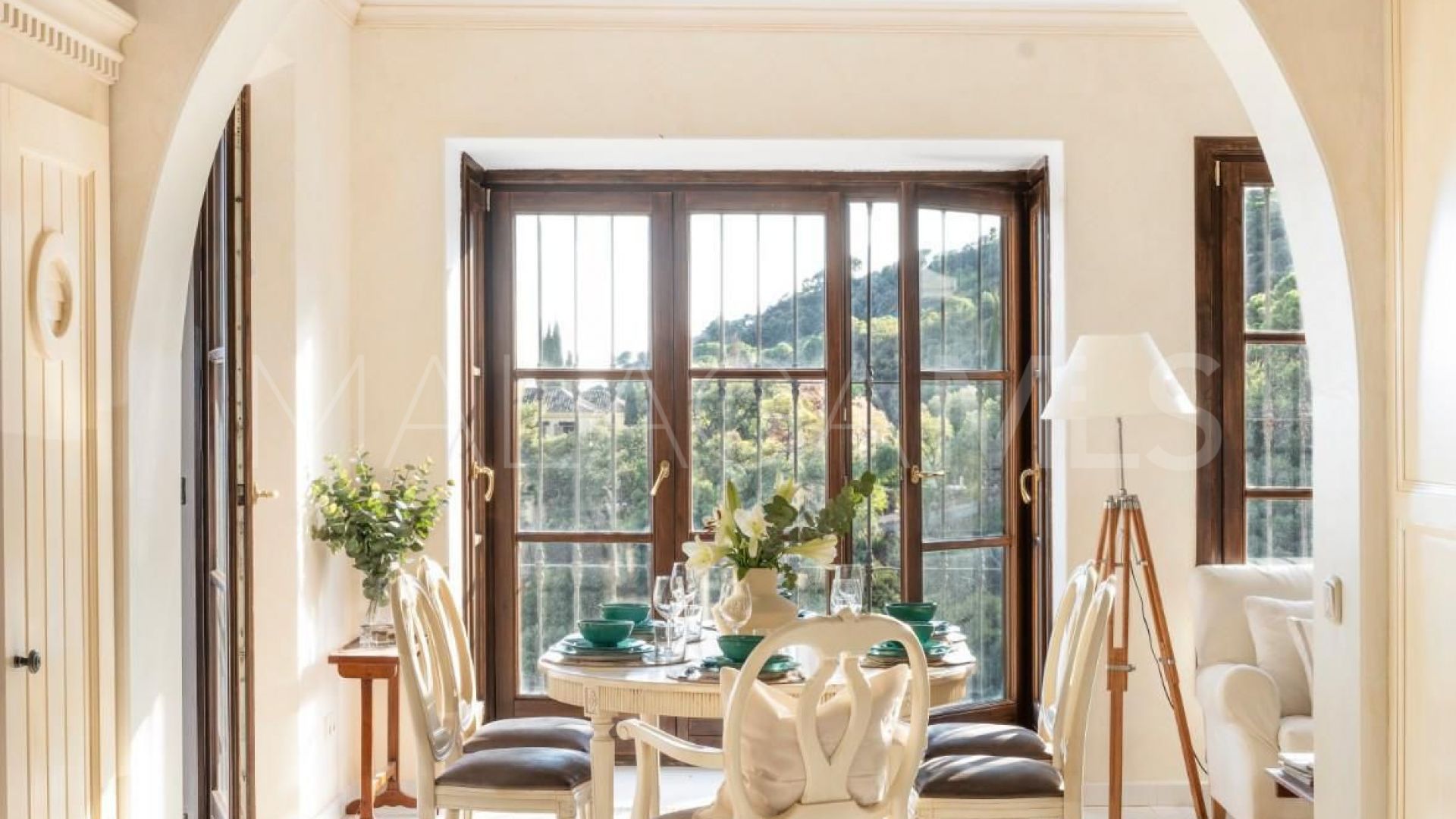 Villa for sale in Benahavis