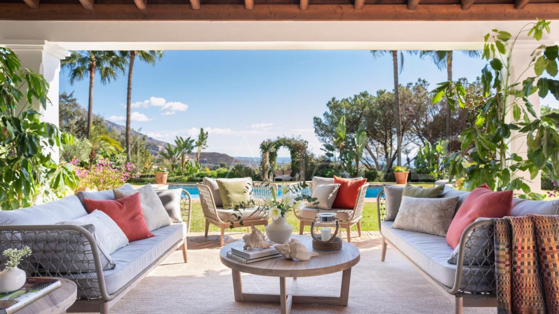 Villa for sale in Benahavis