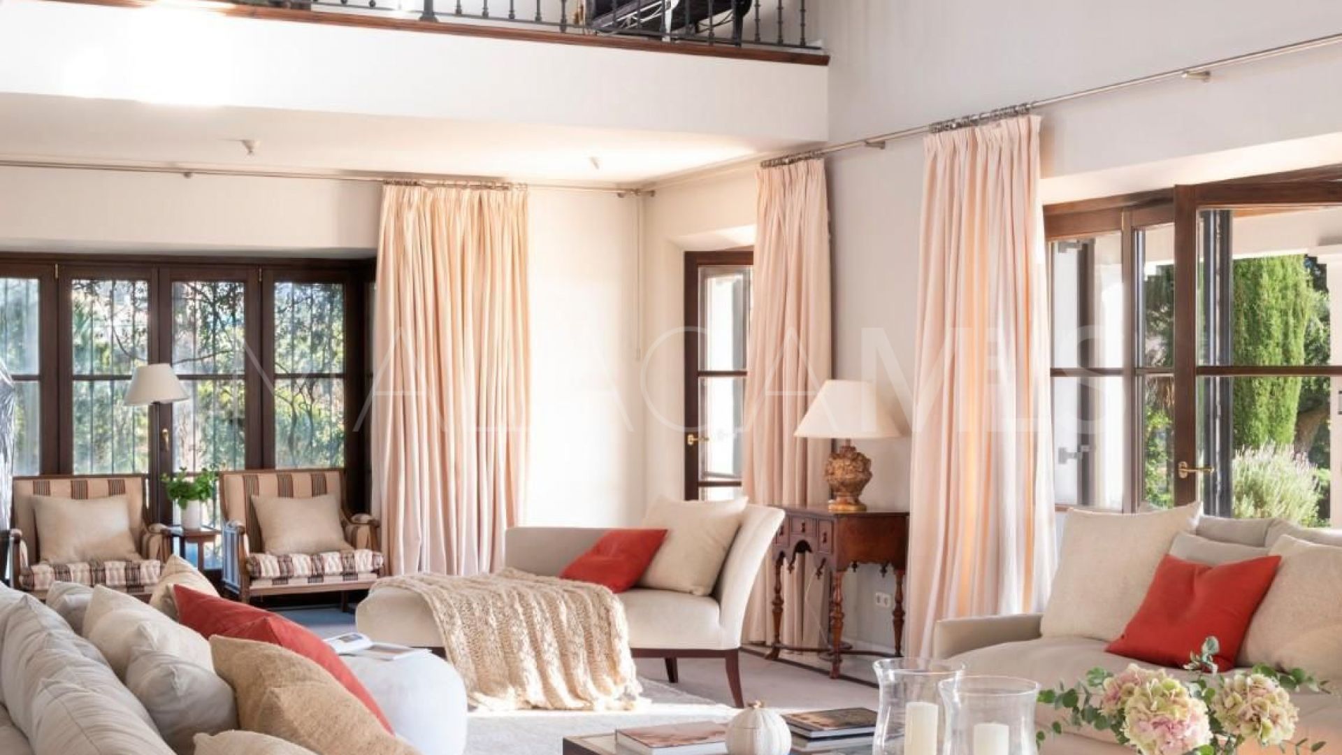 Villa for sale in Benahavis
