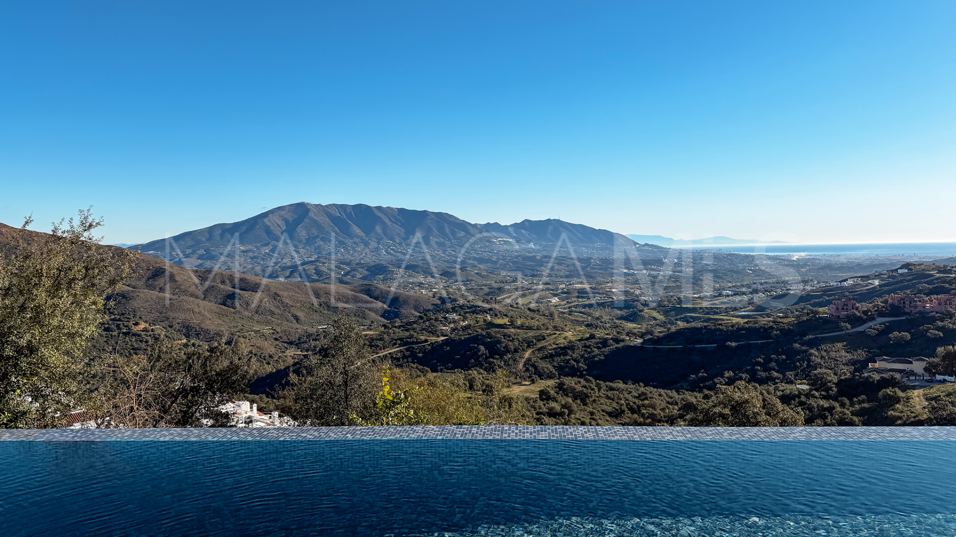 Se vende villa in La Mairena de 6 bedrooms