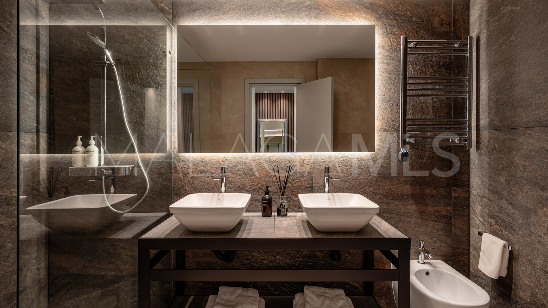 Se vende villa in La Mairena de 6 bedrooms