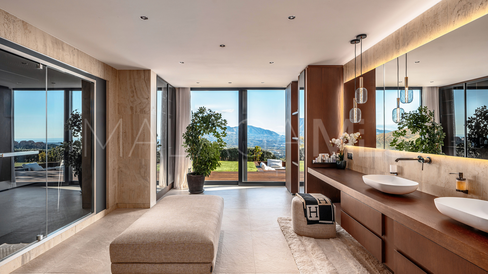 Se vende villa in La Mairena de 6 bedrooms