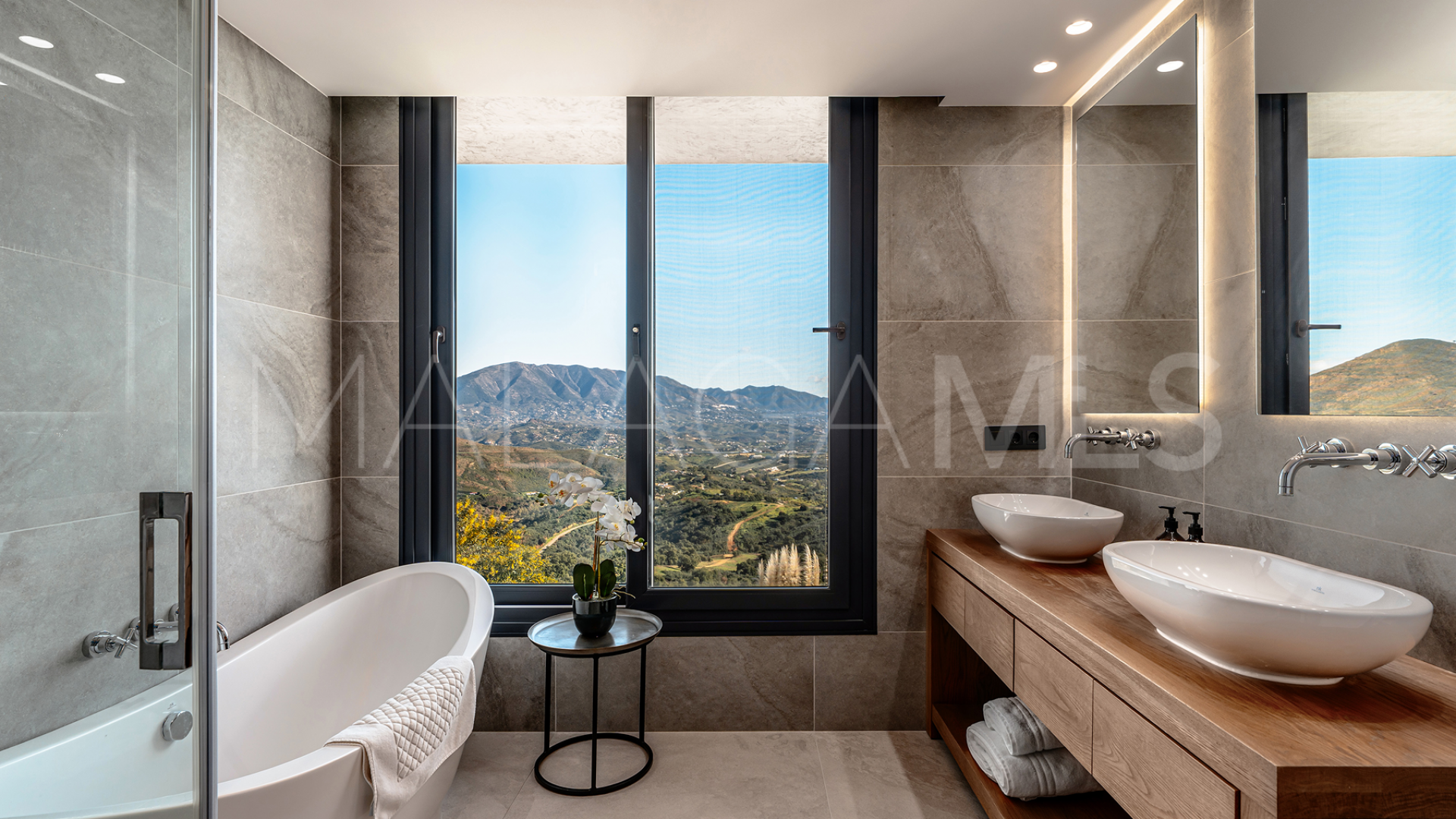 Se vende villa in La Mairena de 6 bedrooms