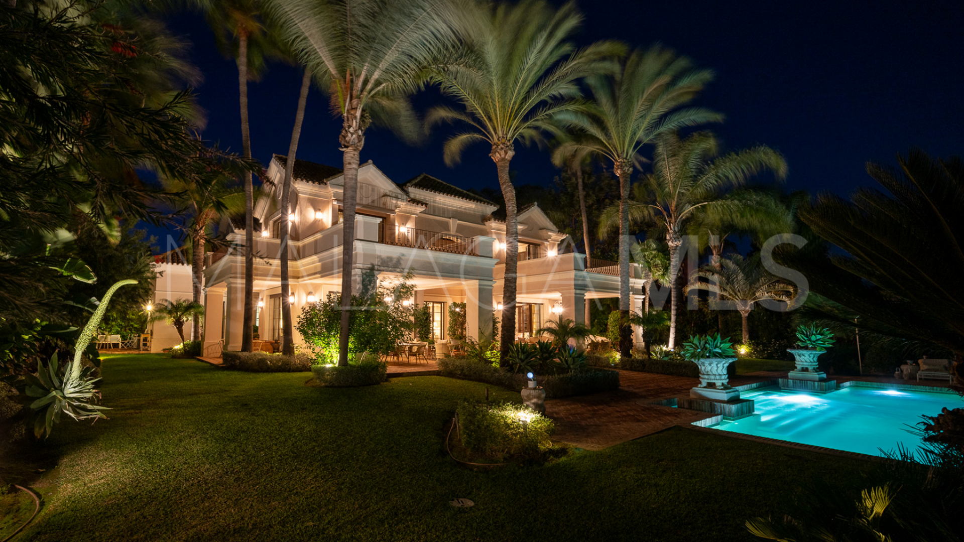 Villa for sale in Alhambra del Sol