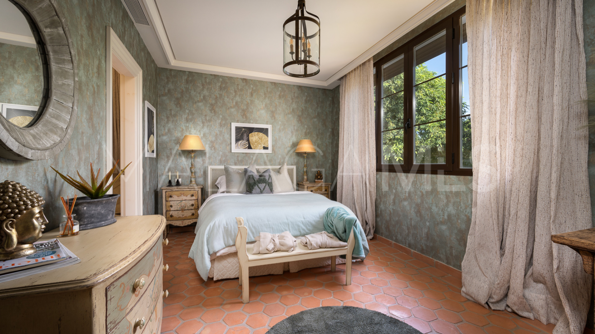 Villa for sale in Alhambra del Sol