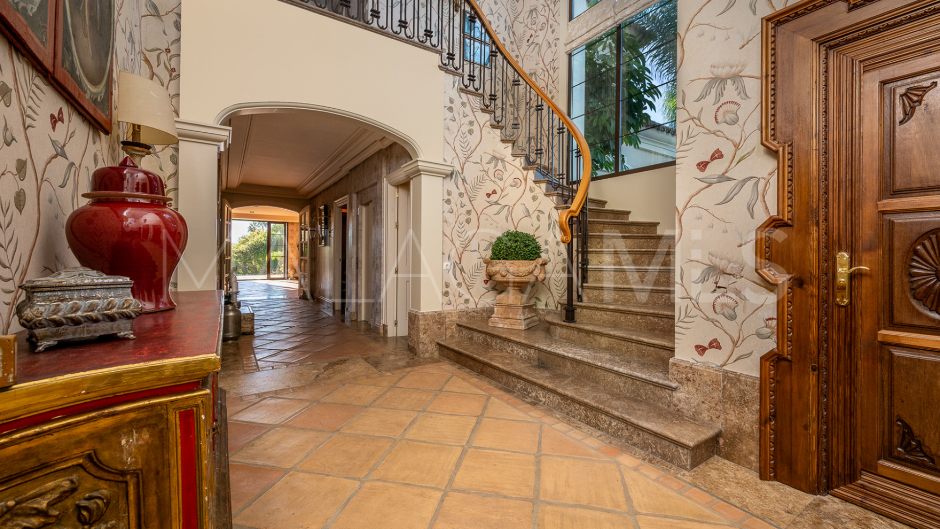 Villa for sale in Alhambra del Sol