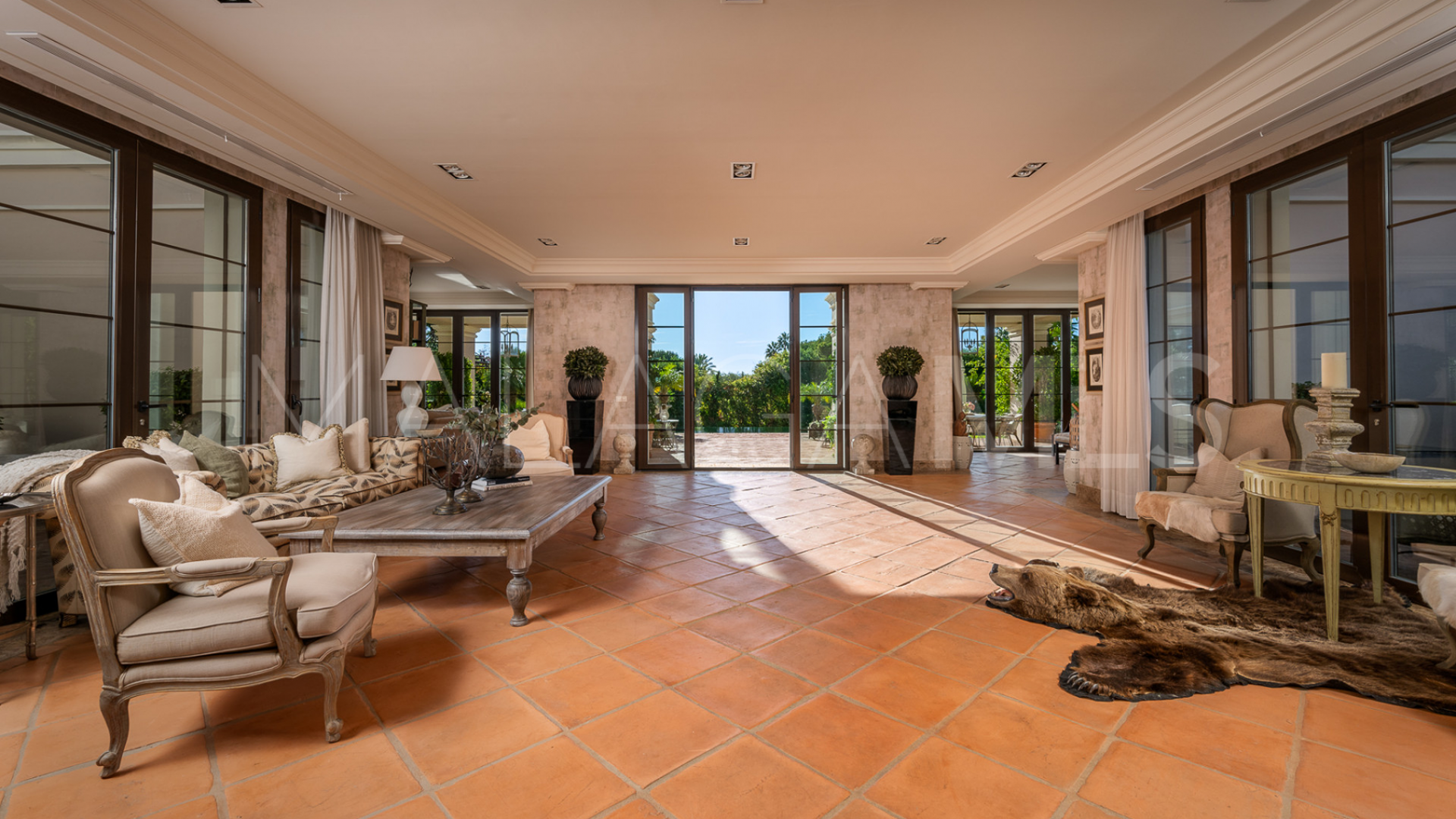 Villa for sale in Alhambra del Sol