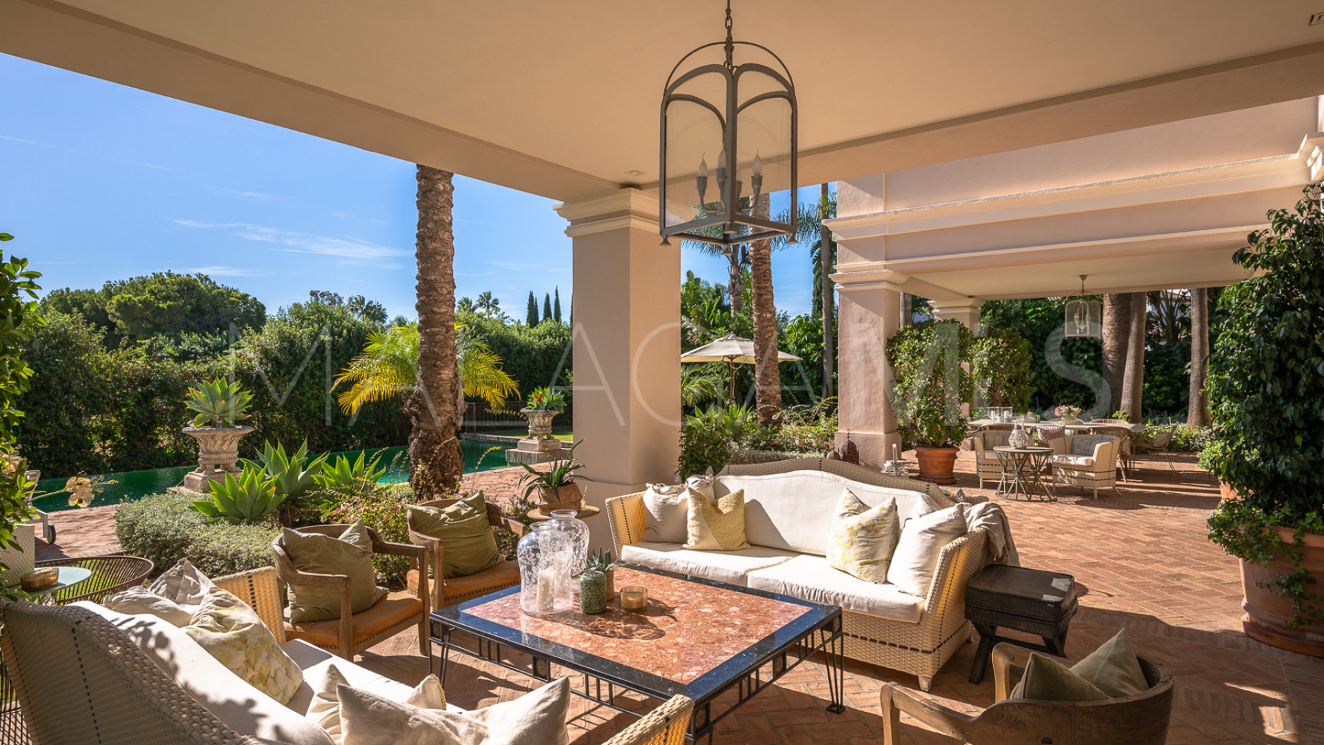 Villa for sale in Alhambra del Sol