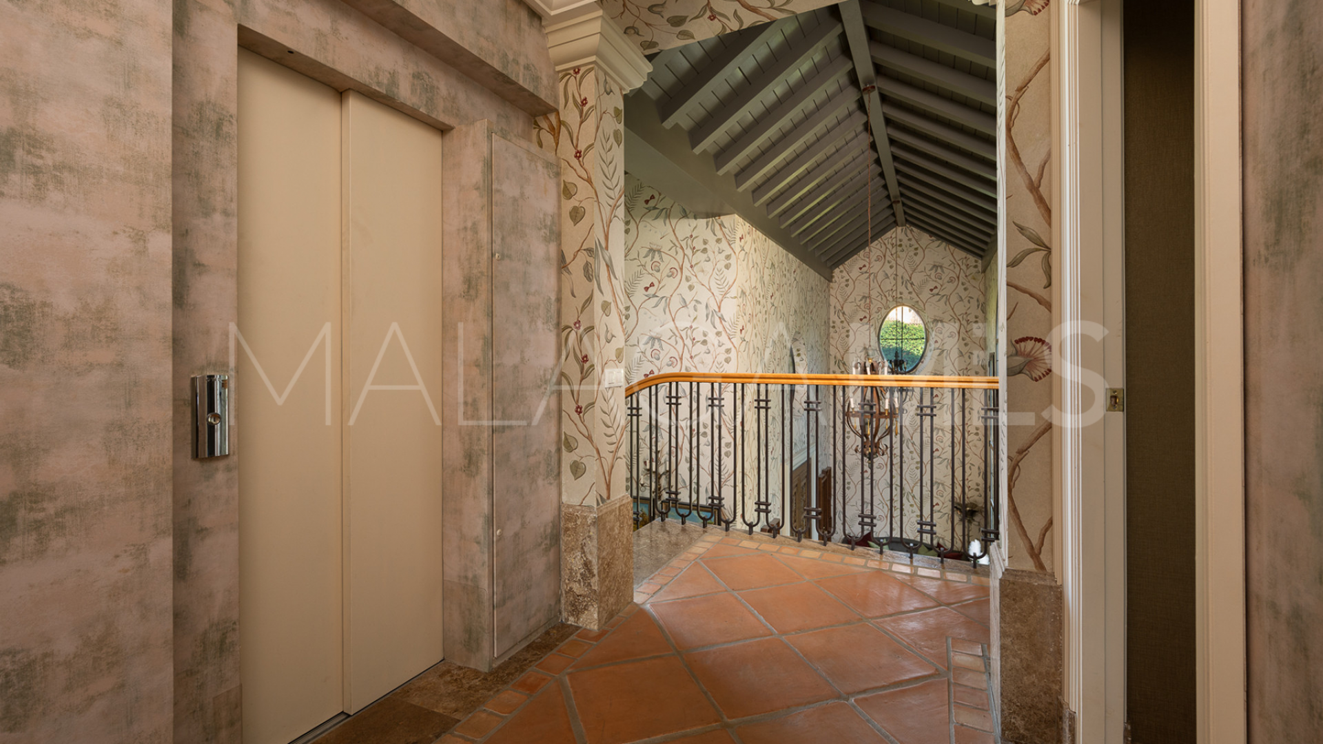 Villa for sale in Alhambra del Sol