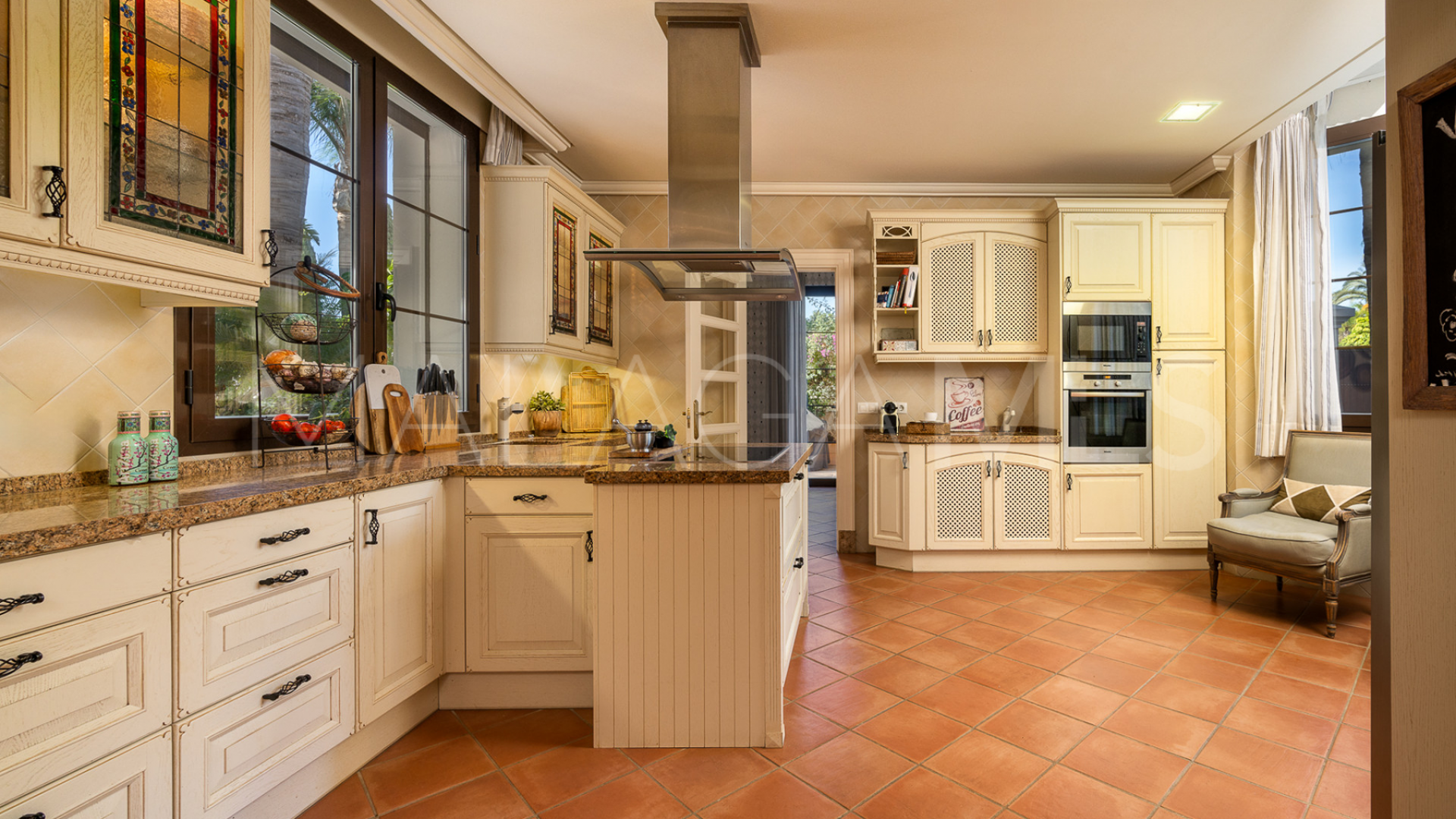 Villa for sale in Alhambra del Sol