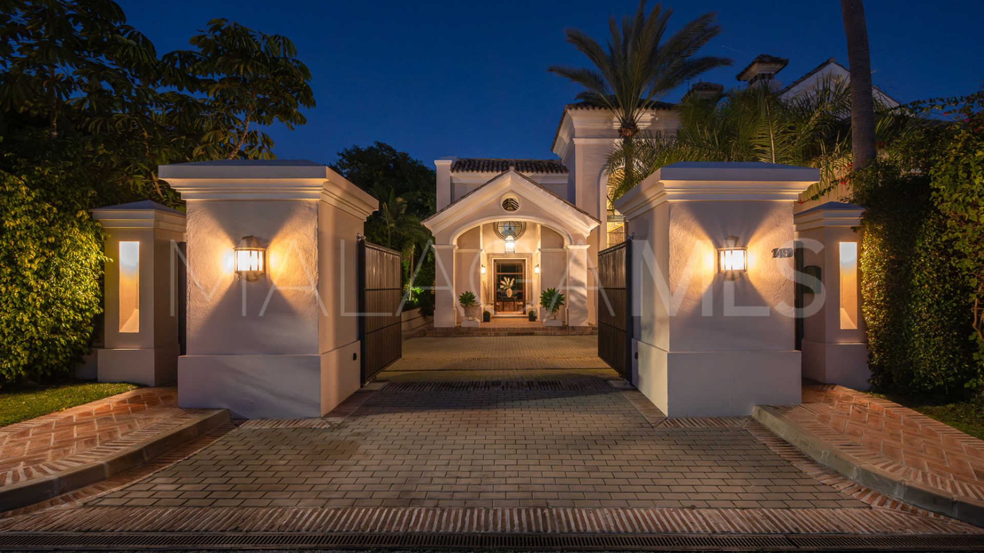 Villa for sale in Alhambra del Sol