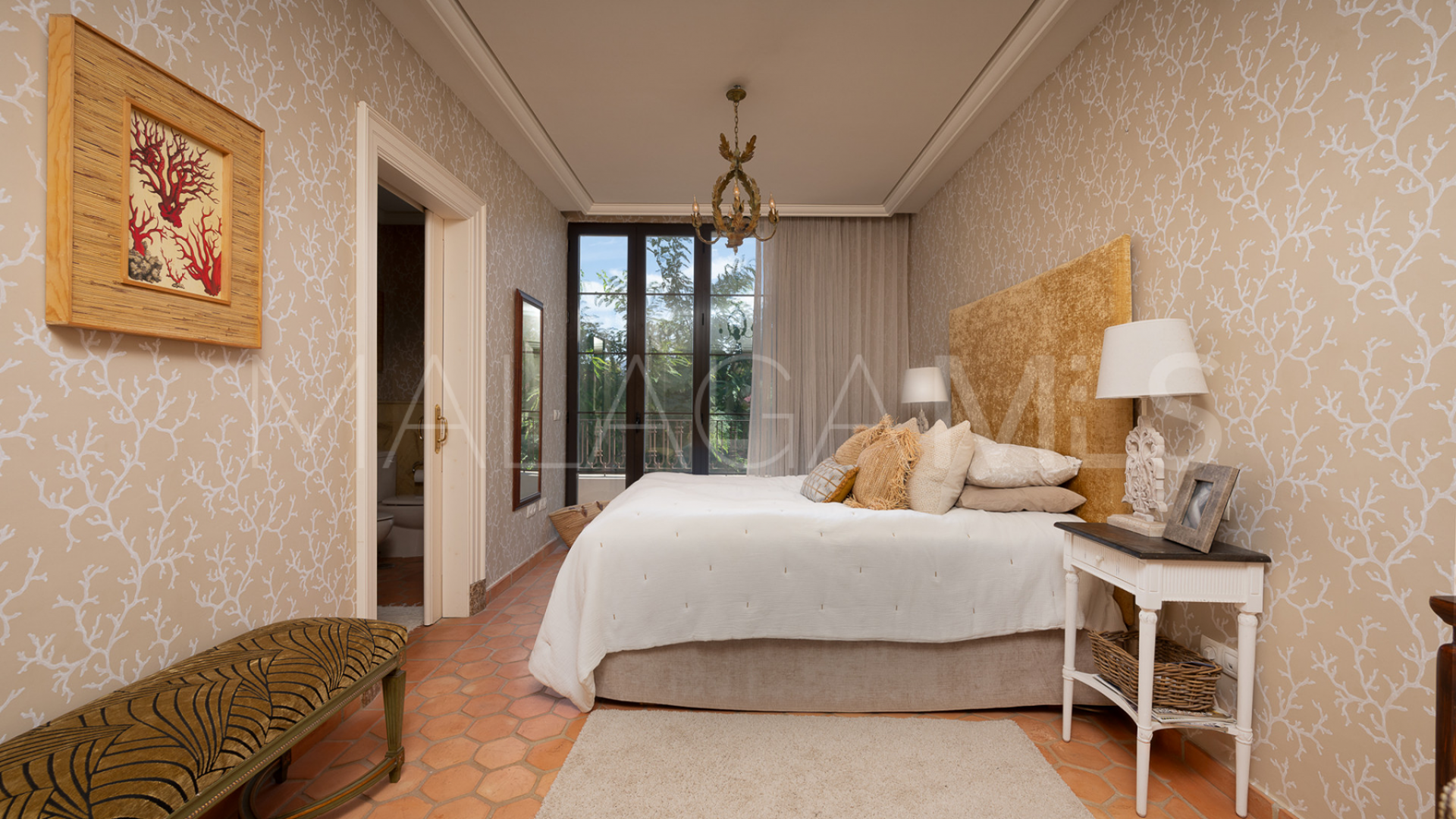 Villa for sale in Alhambra del Sol