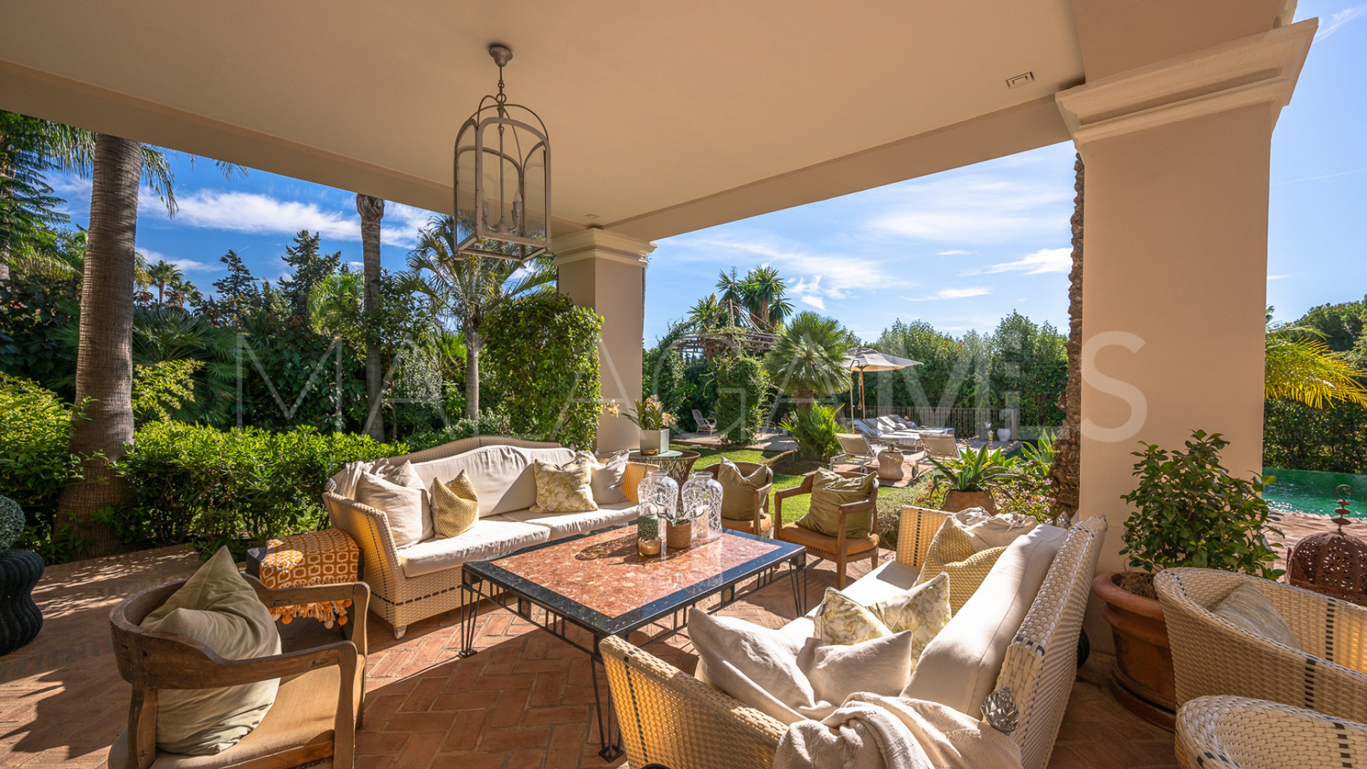 Villa for sale in Alhambra del Sol