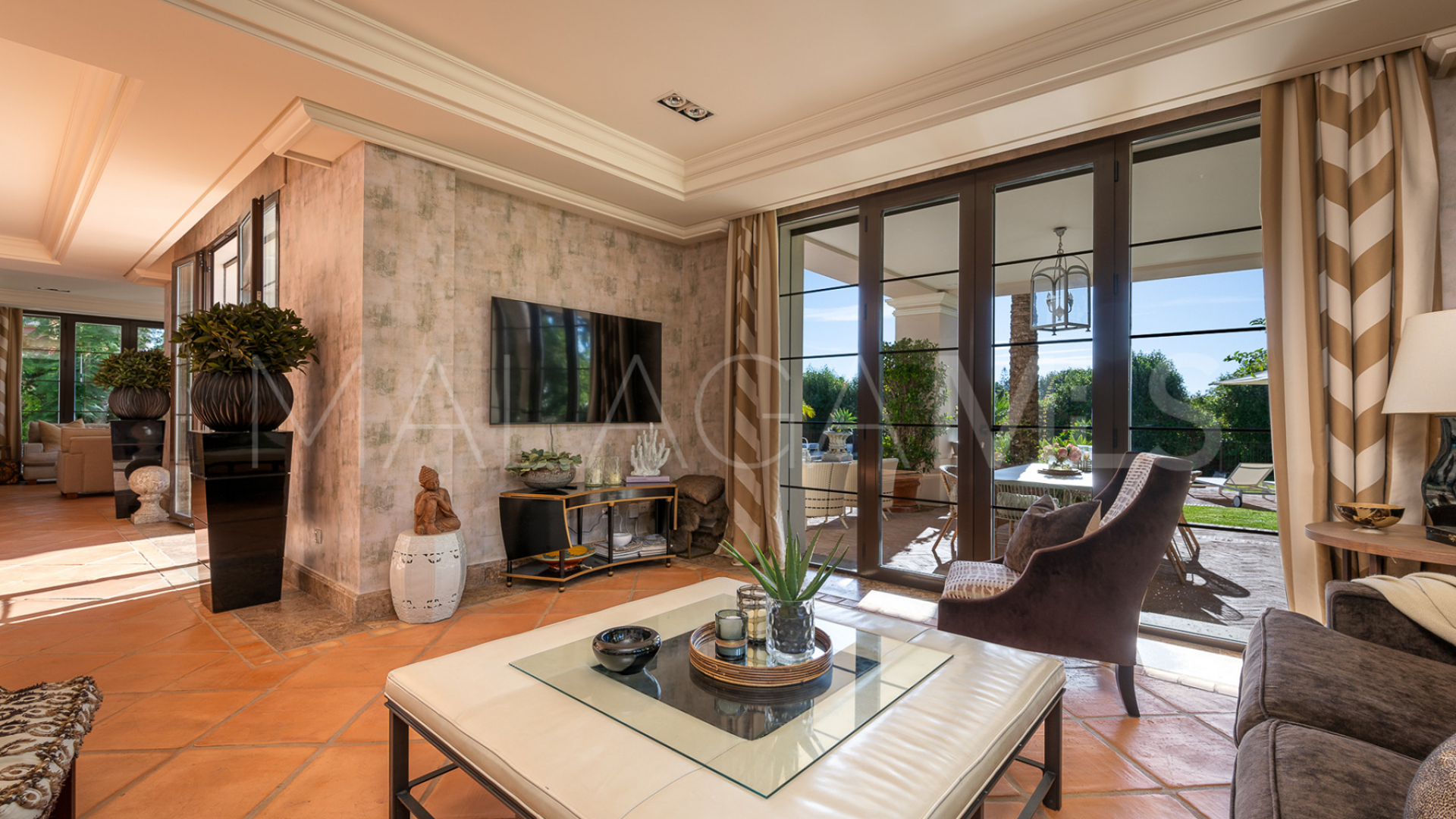 Villa for sale in Alhambra del Sol