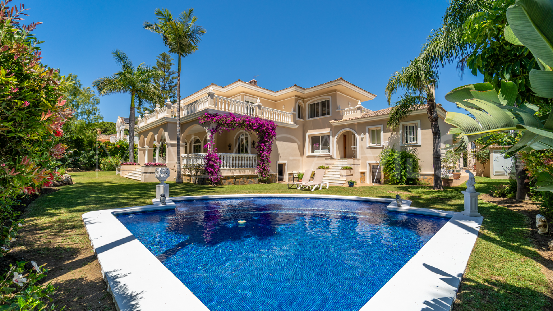 Villa for sale in El Presidente
