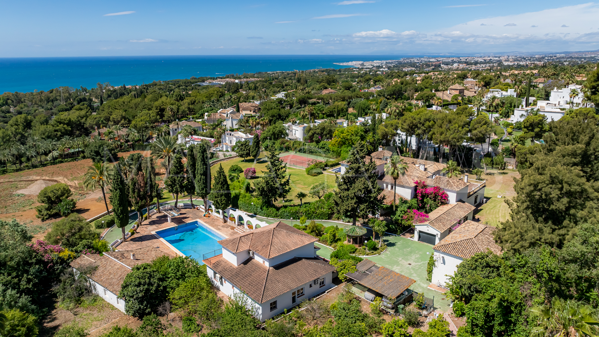 Villa for sale in Cascada de Camojan