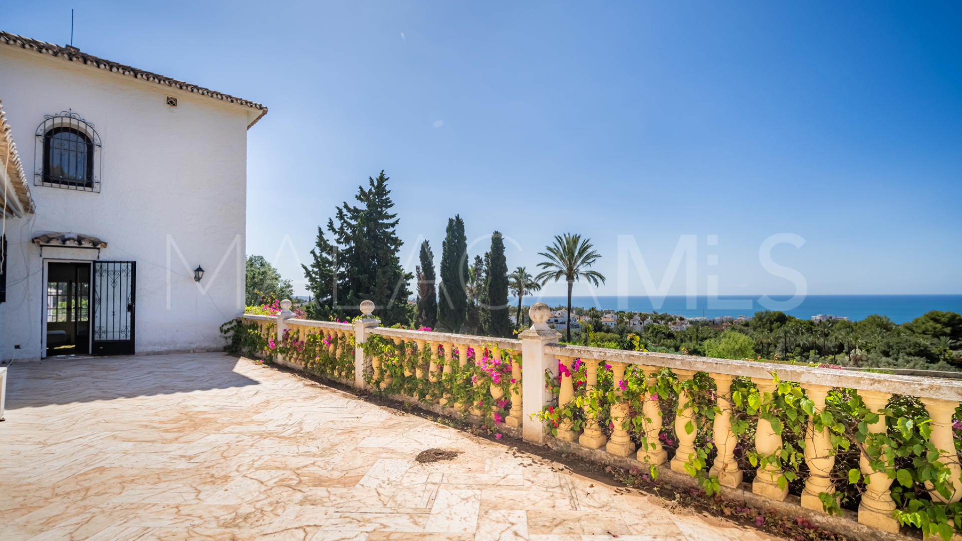 Villa for sale in Cascada de Camojan