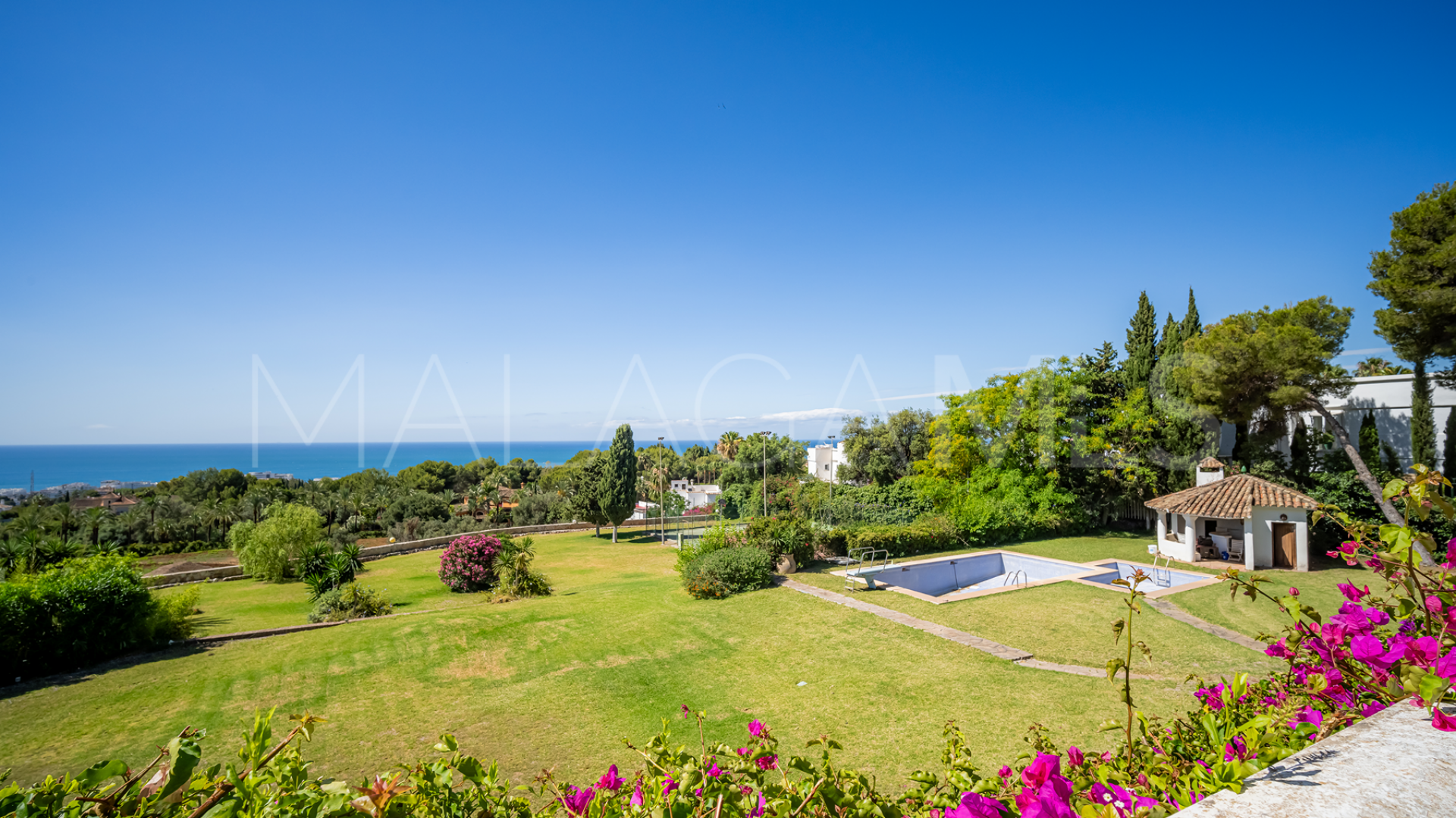 Villa for sale in Cascada de Camojan