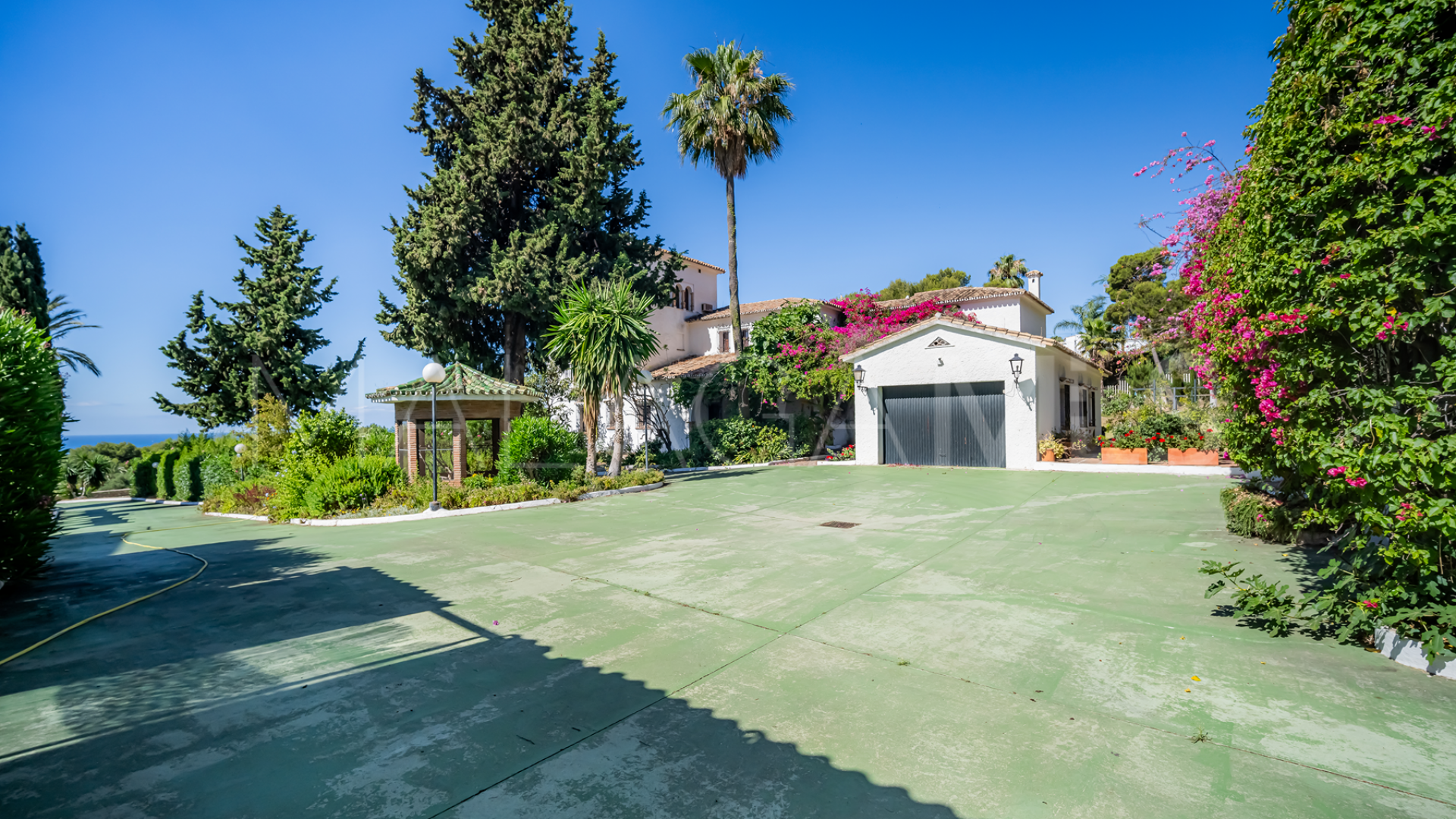 Villa for sale in Cascada de Camojan