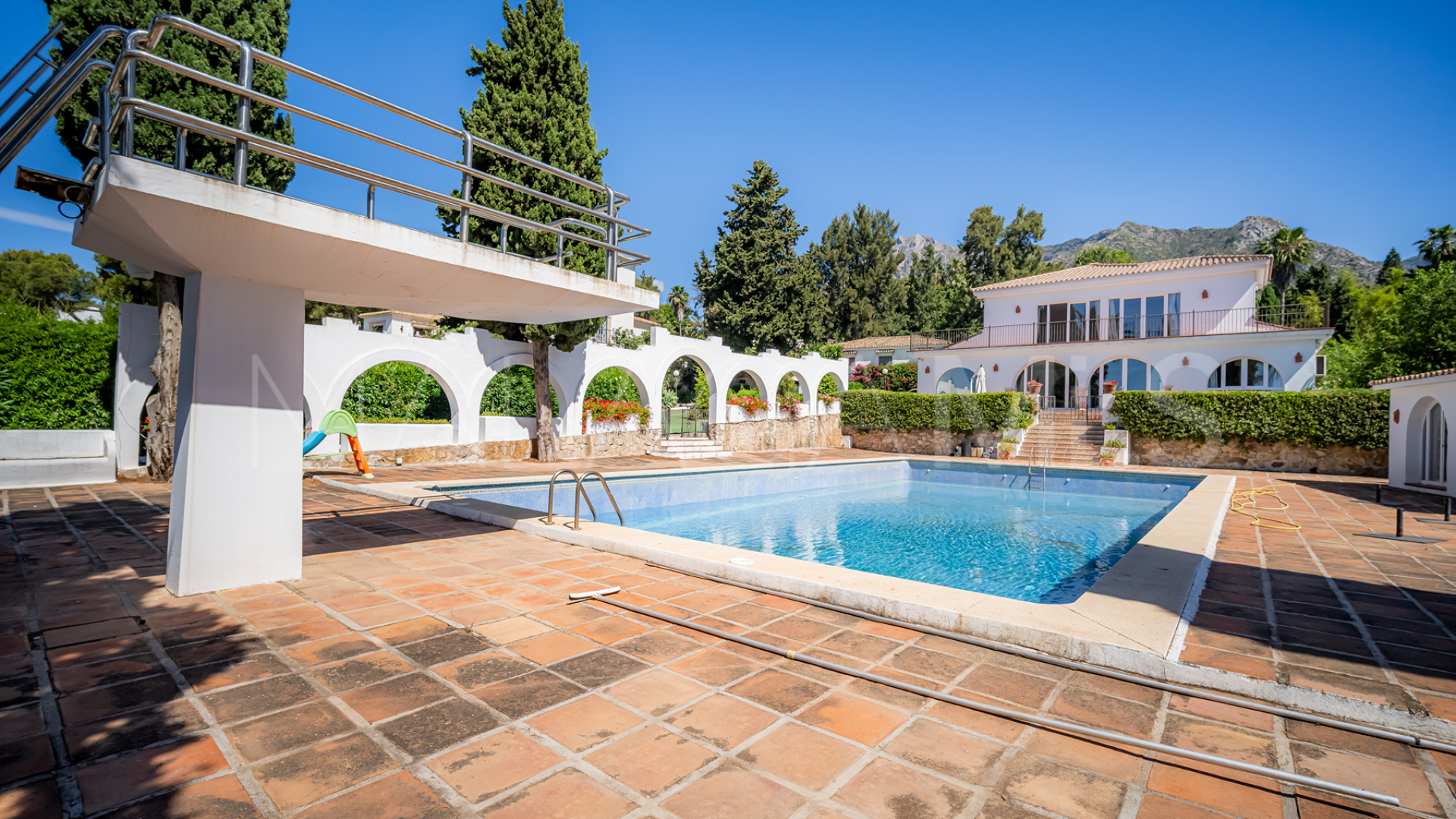 Villa for sale in Cascada de Camojan