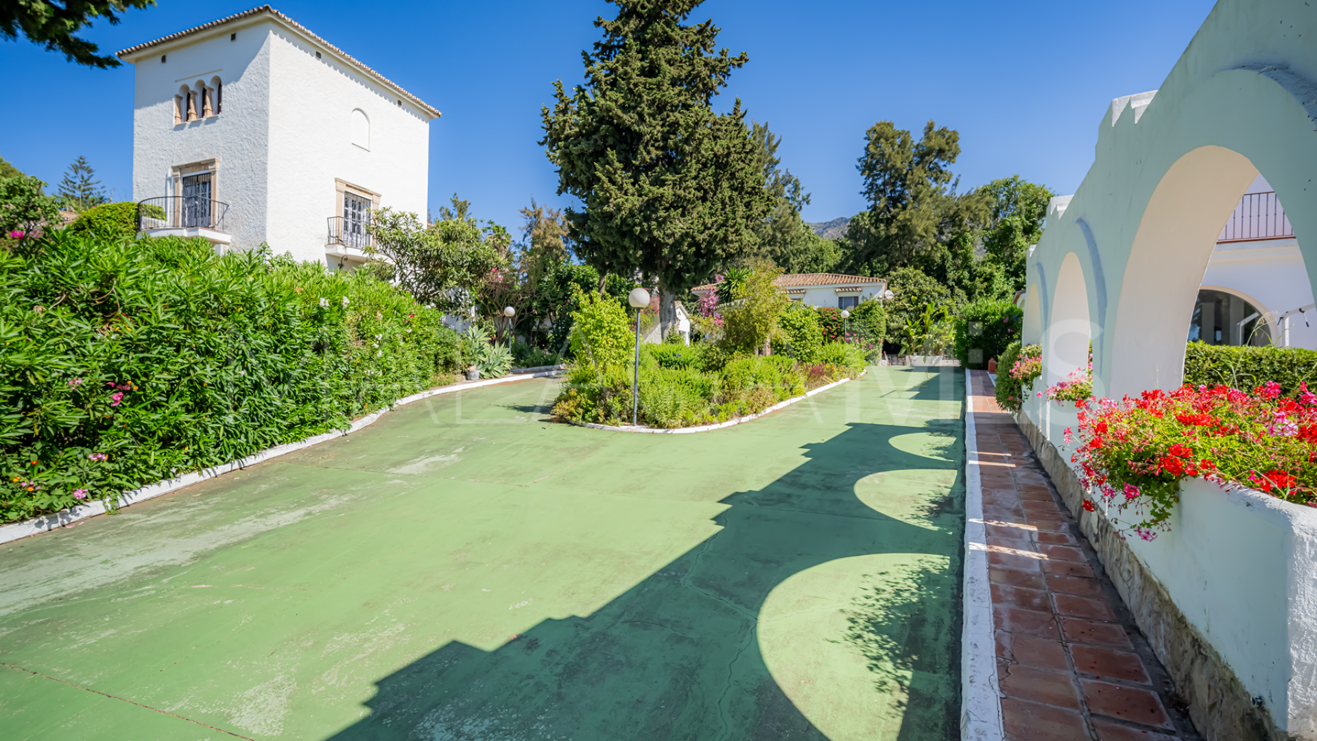 Villa for sale in Cascada de Camojan