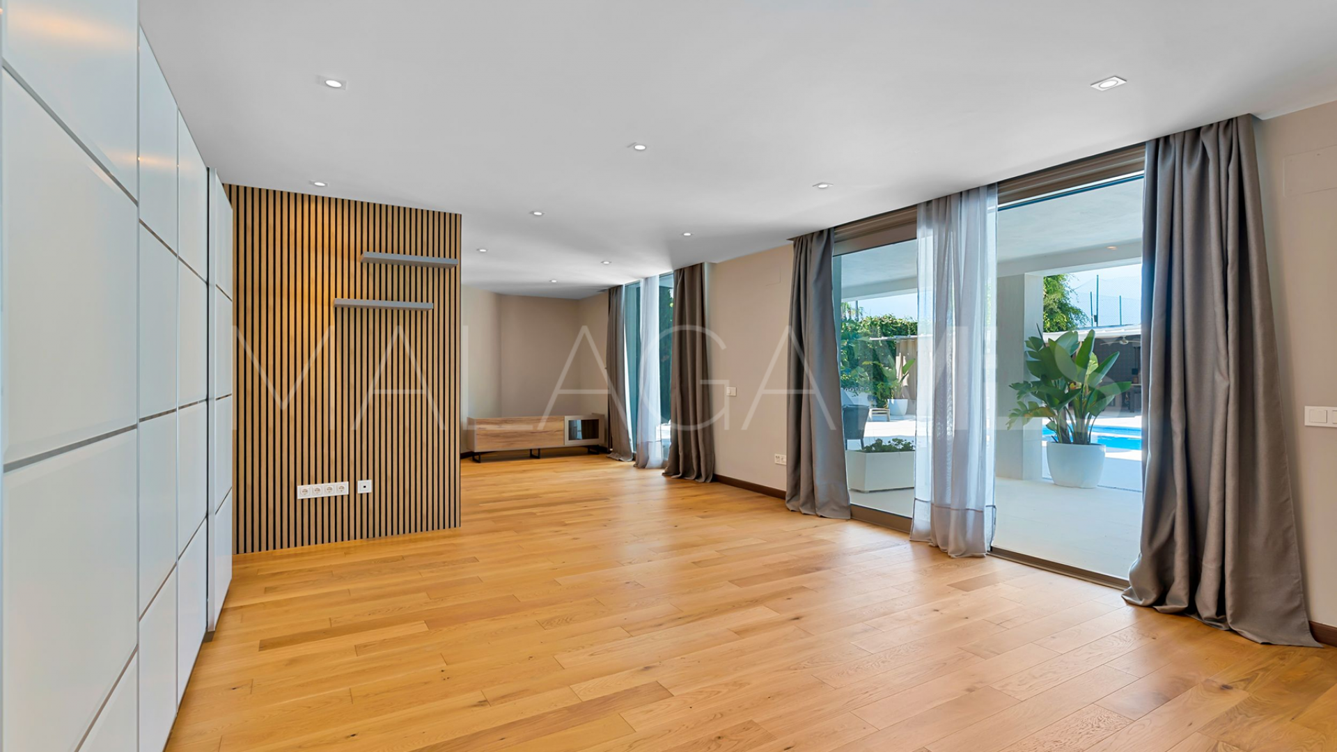 Villa for sale in Alhambra del Golf