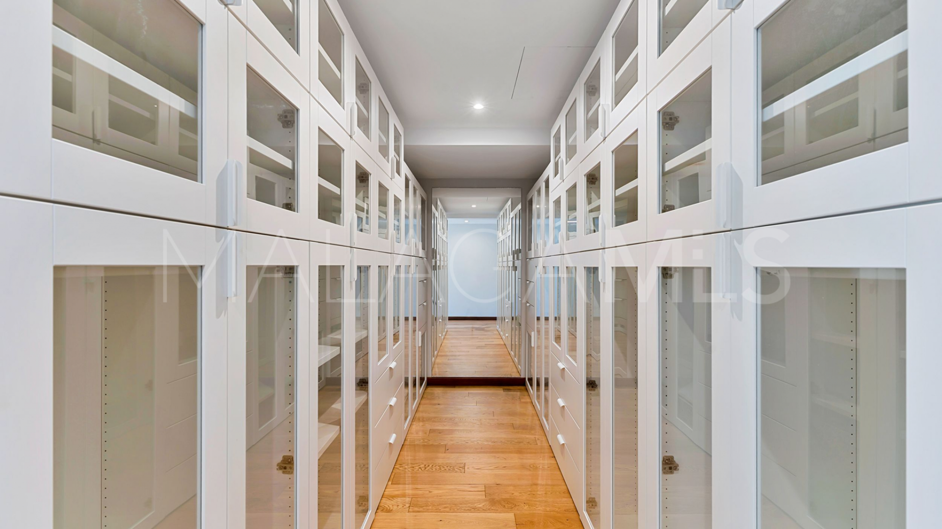 Villa for sale in Alhambra del Golf