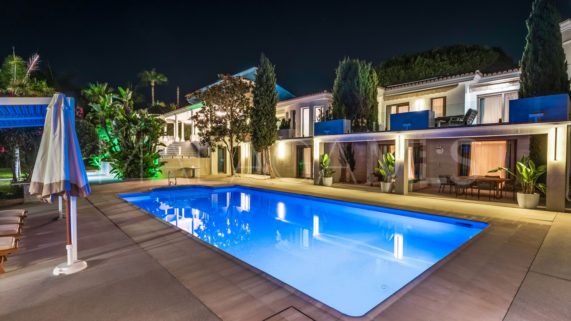 Villa for sale in Alhambra del Golf