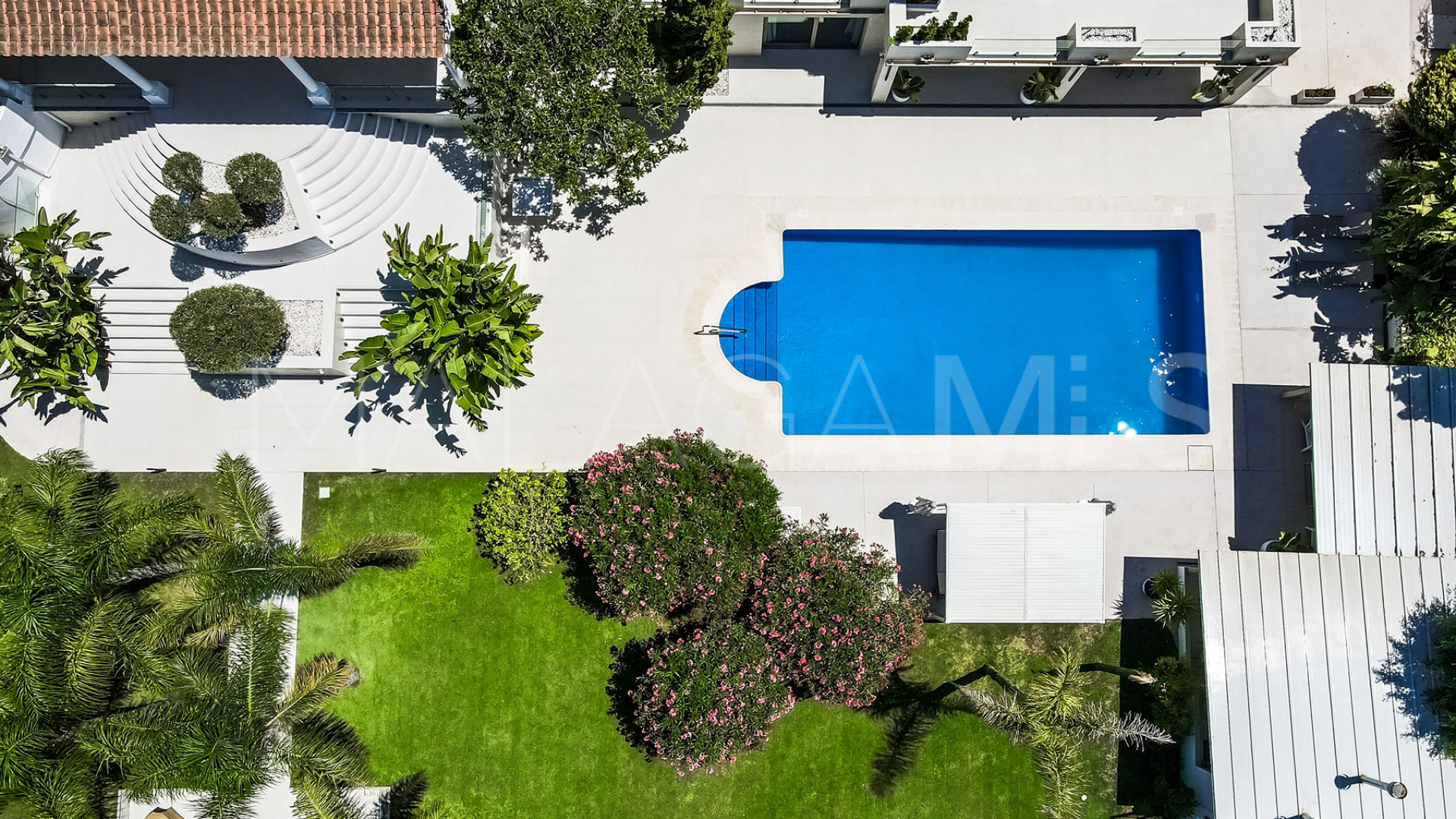 Villa for sale in Alhambra del Golf