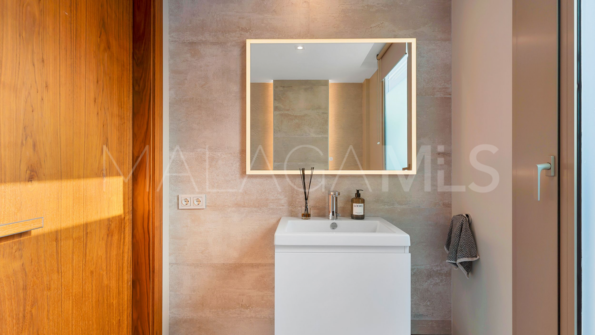 Villa for sale in Alhambra del Golf