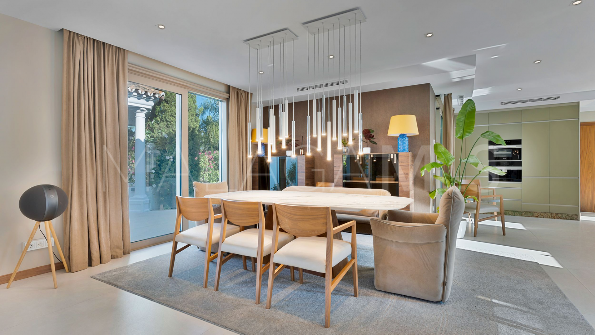 Villa for sale in Alhambra del Golf