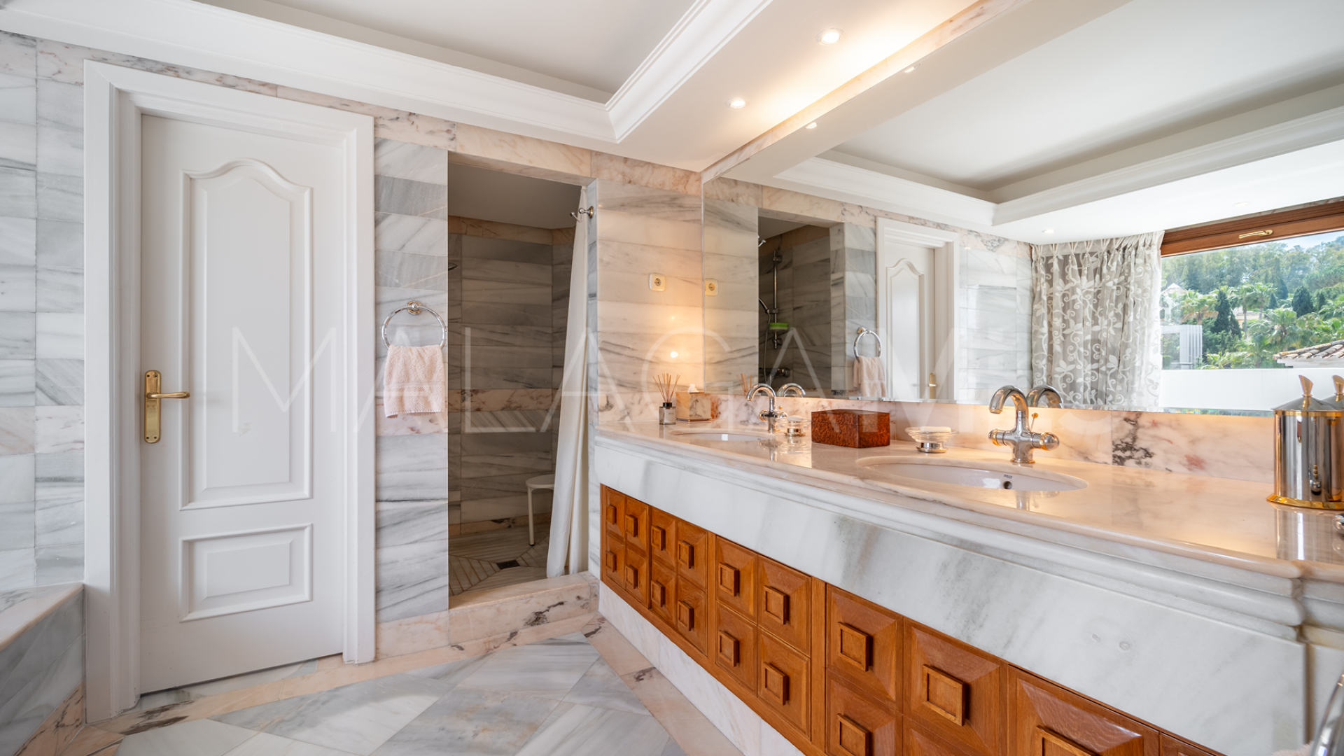 Villa for sale in Las Brisas del Golf