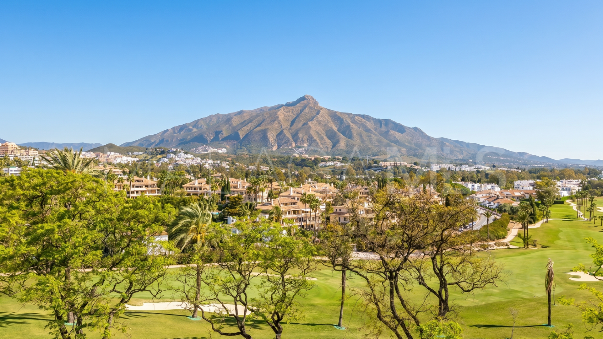 Villa for sale in Las Brisas del Golf