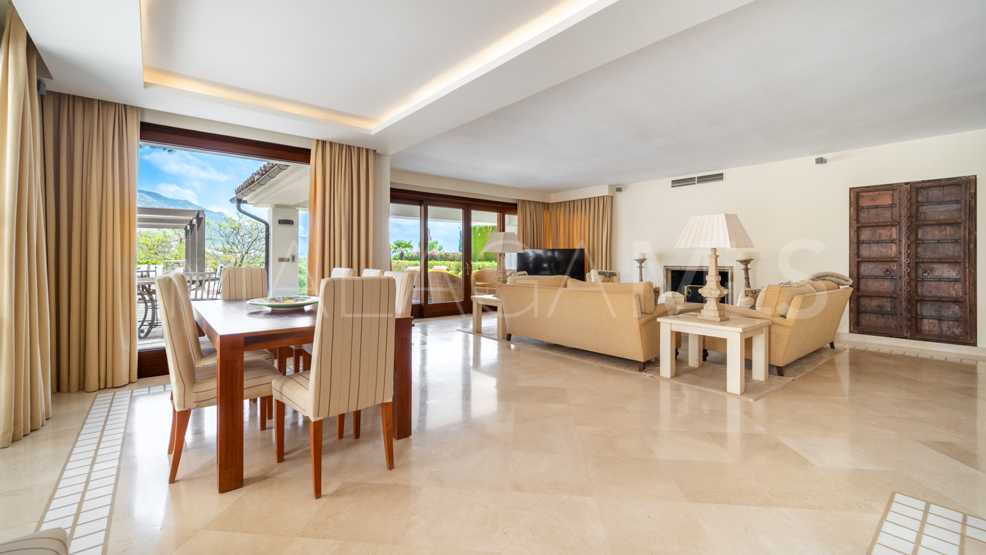 Villa for sale in Las Brisas del Golf