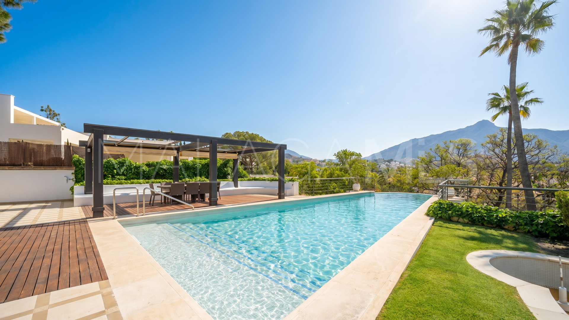 Villa for sale in Las Brisas del Golf