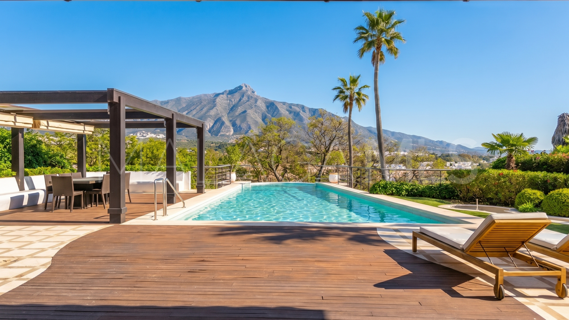 Villa for sale in Las Brisas del Golf