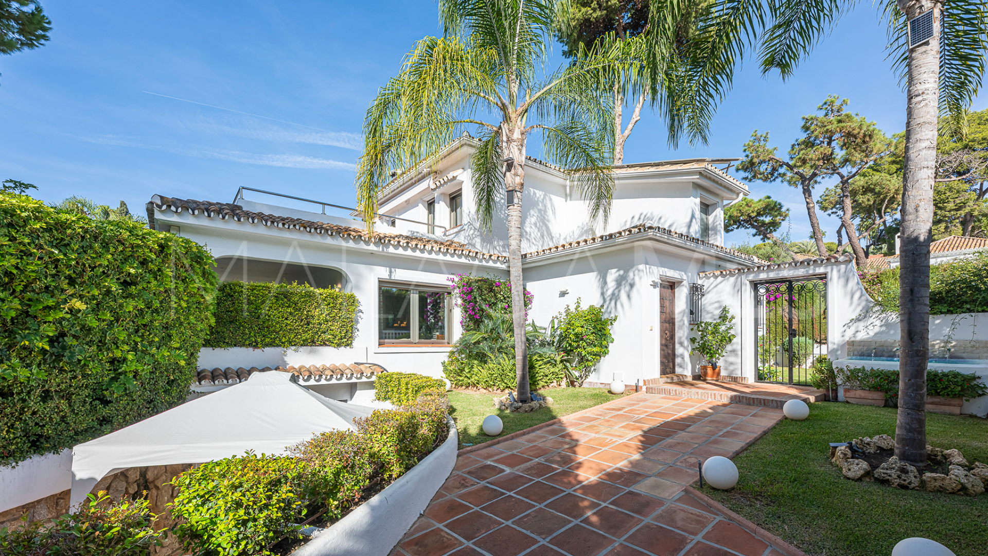 Villa for sale in Los Monteros Playa