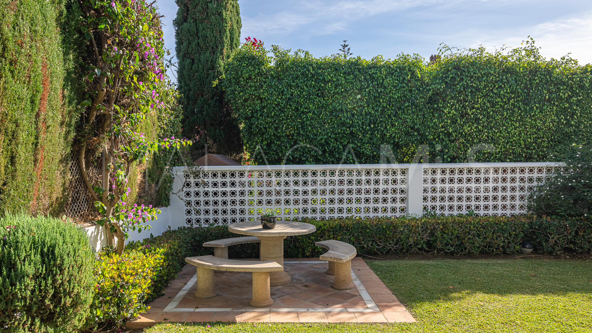 Villa for sale in Los Monteros Playa