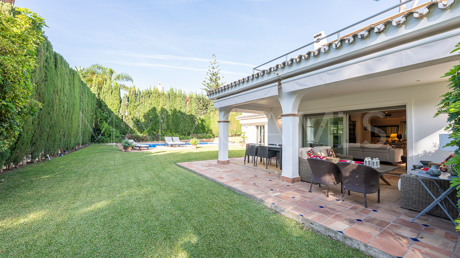 Villa for sale in Los Monteros Playa