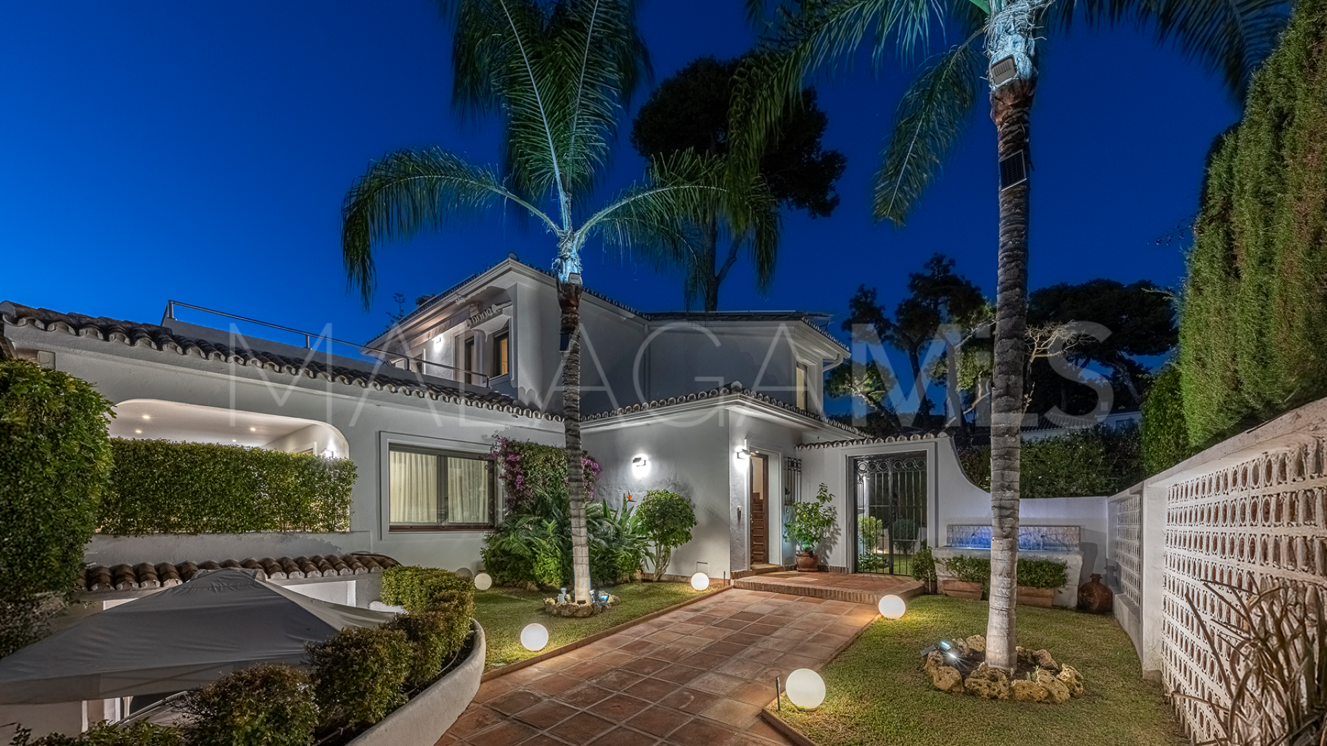 Villa for sale in Los Monteros Playa