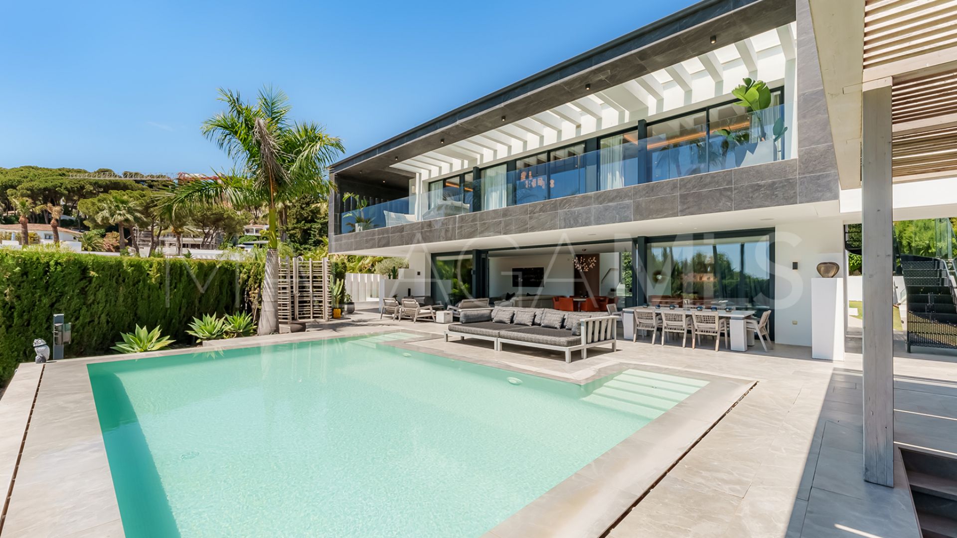 Villa for sale in Nueva Andalucia