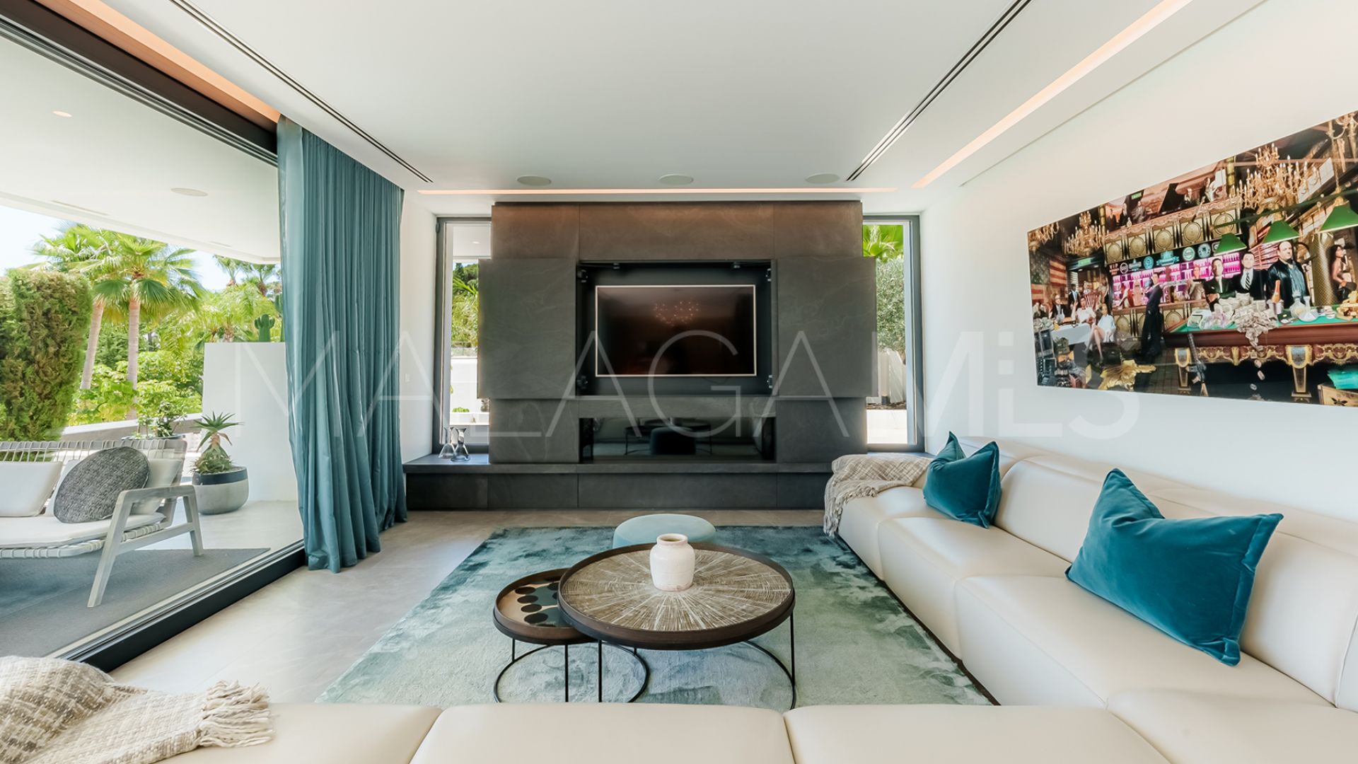 Villa for sale in Nueva Andalucia