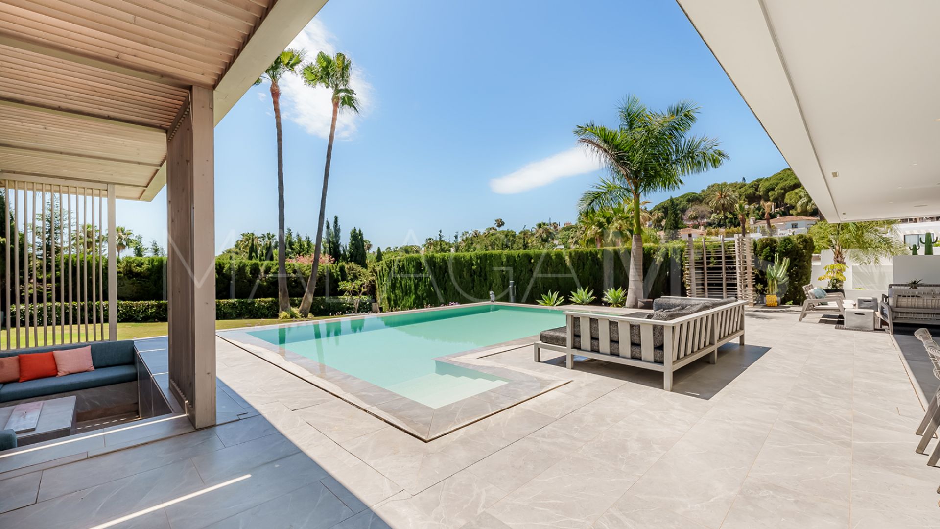 Villa for sale in Nueva Andalucia