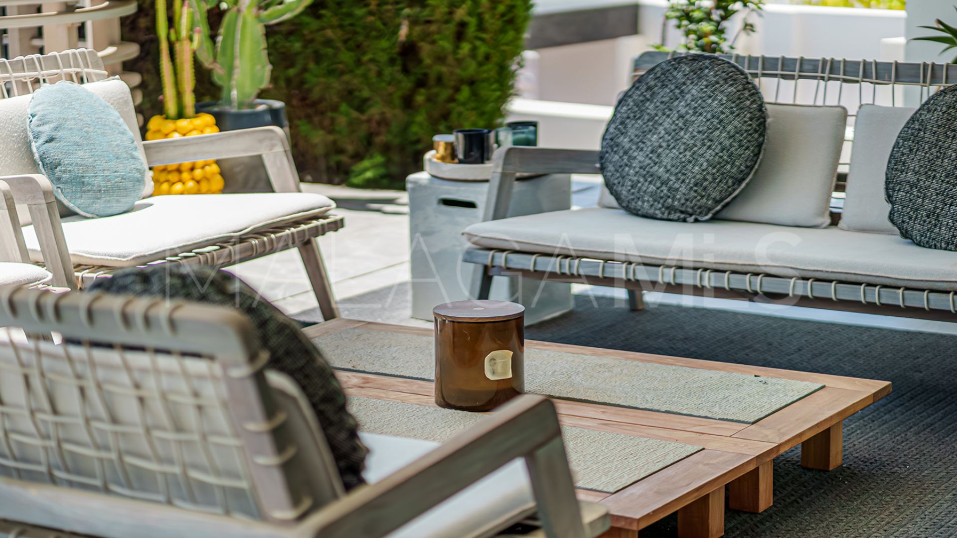 Villa for sale in Nueva Andalucia