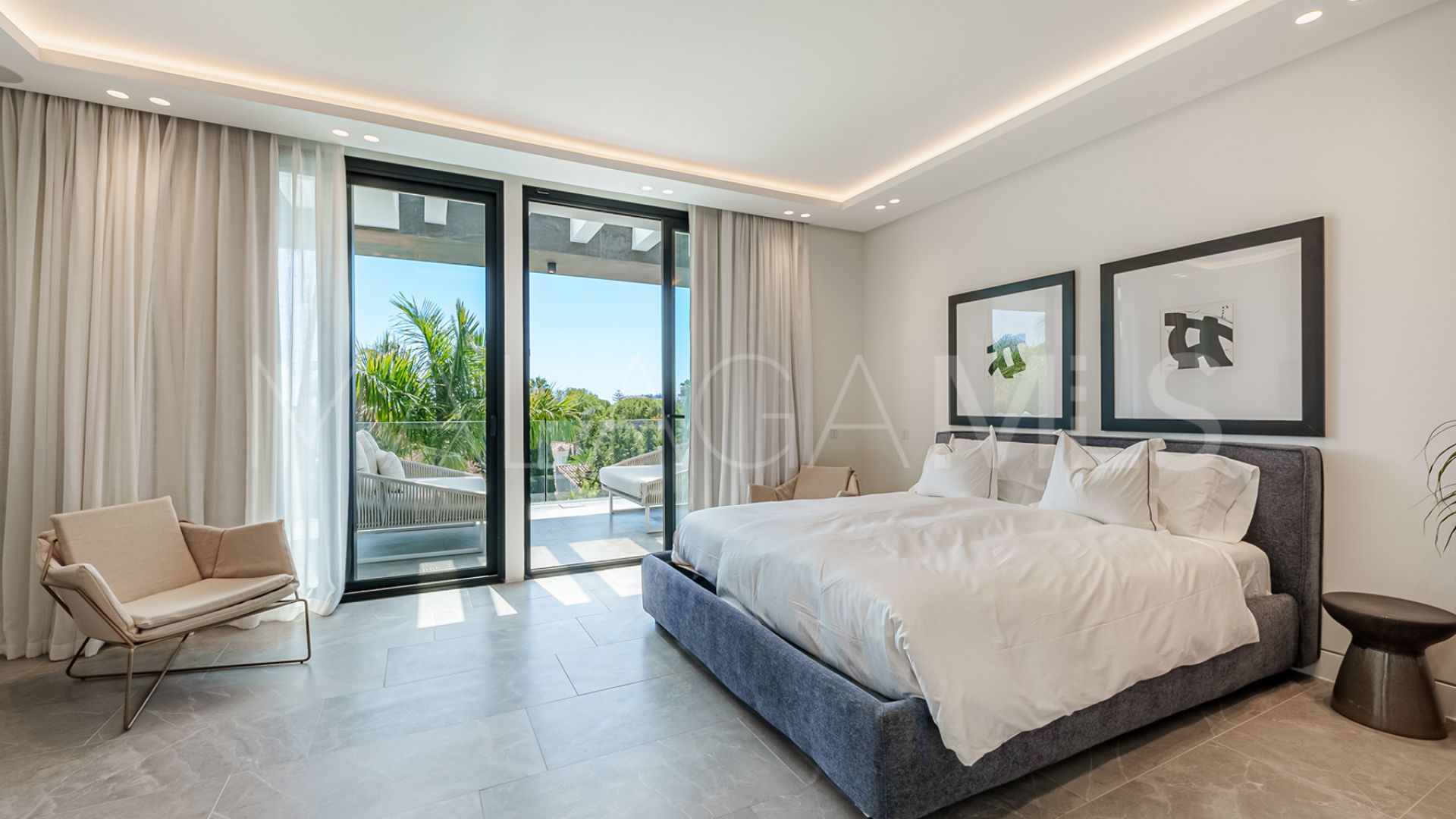 Villa for sale in Nueva Andalucia