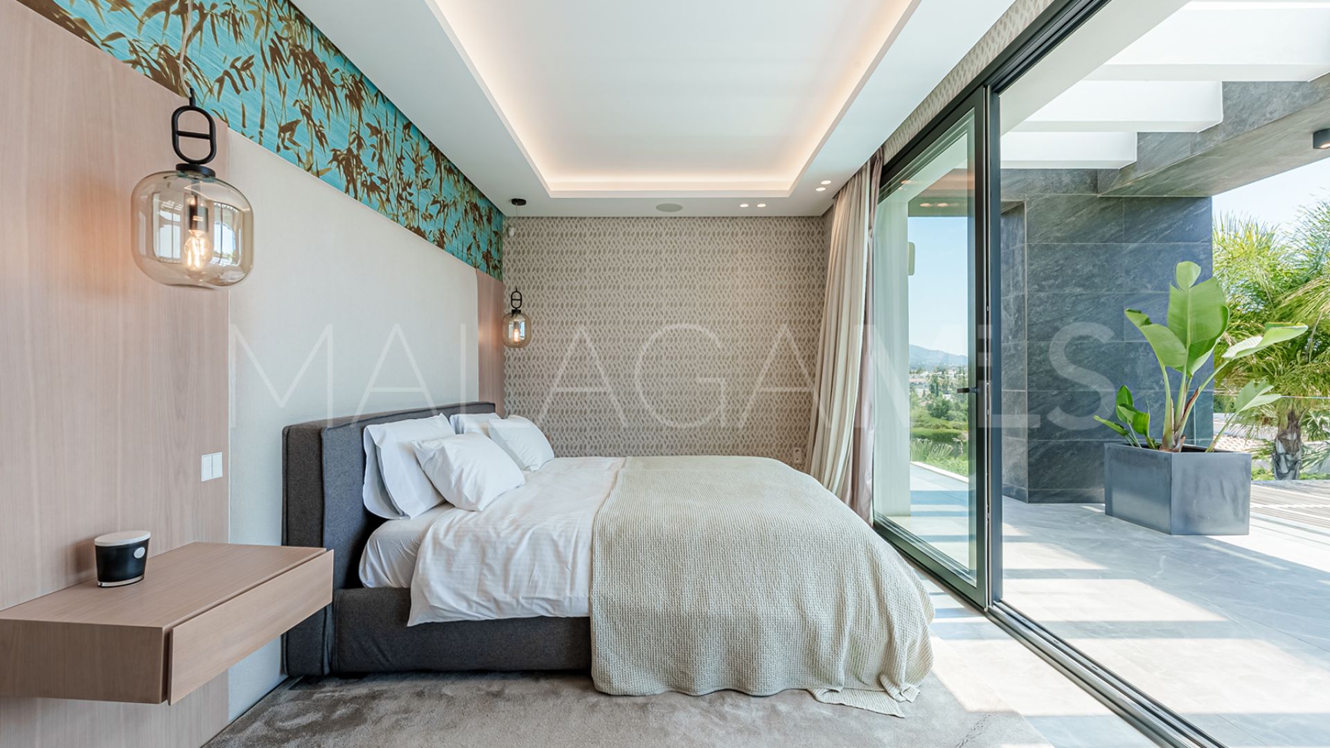 Villa for sale in Nueva Andalucia