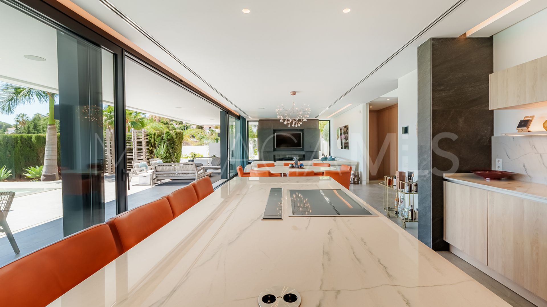 Villa for sale in Nueva Andalucia