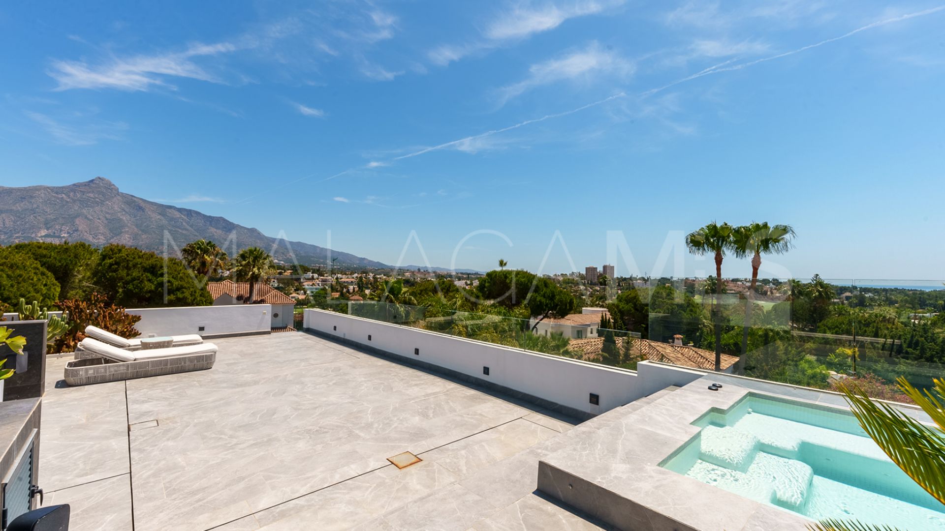 Villa for sale in Nueva Andalucia