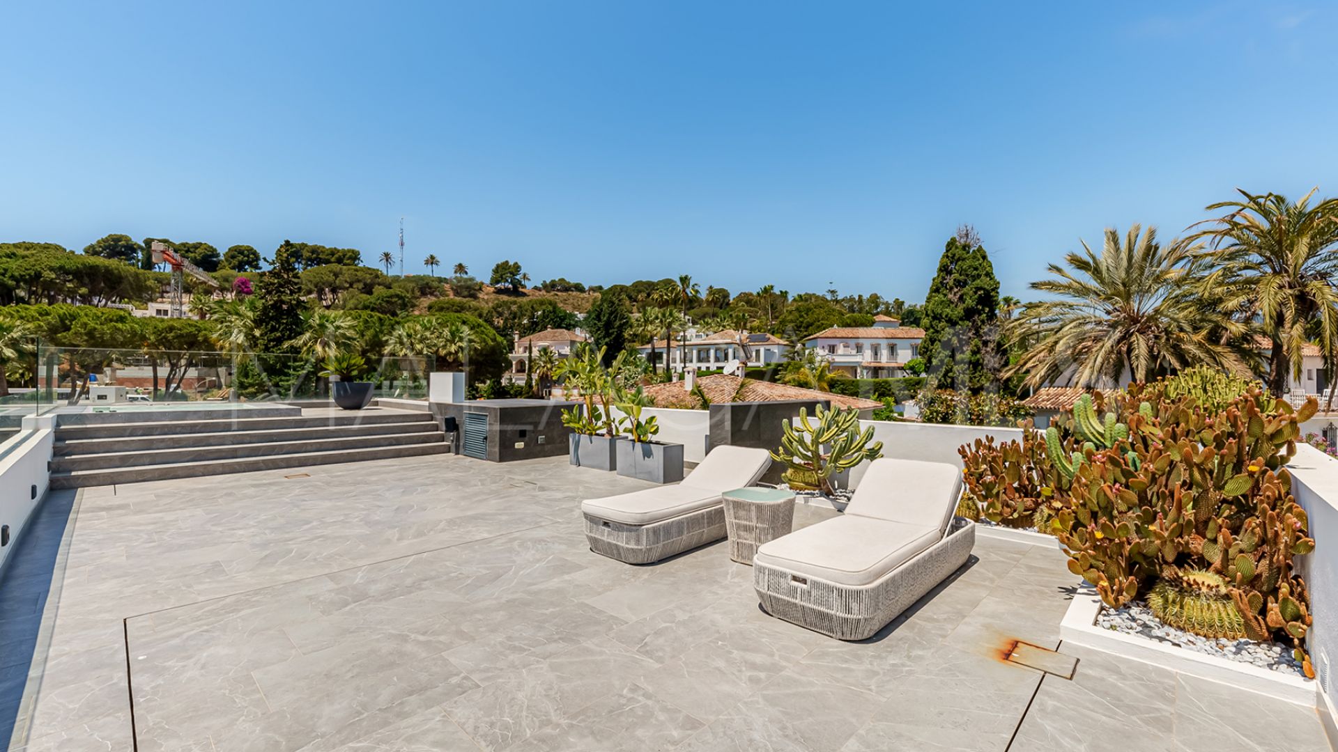 Villa for sale in Nueva Andalucia